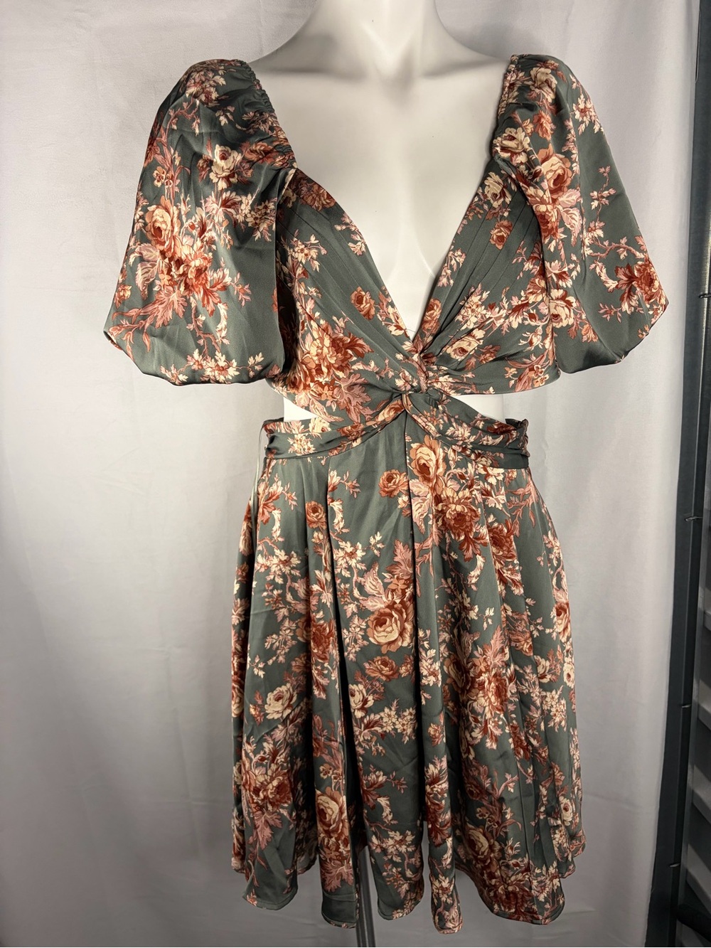 Floral Twist-Front Puff Sleeve Dress - Green with Rust Floral